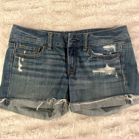 American Eagle low waisted distressed jean shorts - Picture 1 of 2